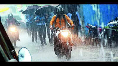 चक्रवात मोन्था का असर पूरे बिहार में तेजी से देखा जा रहा है, आईएमडी ने कई जिलों के लिए भारी बारिश का अलर्ट जारी किया है चक्रवात मोंठ: आईएमडी ने पूरे बिहार में भारी बारिश, अधिकतम तापमान में गिरावट का अलर्ट जारी किया