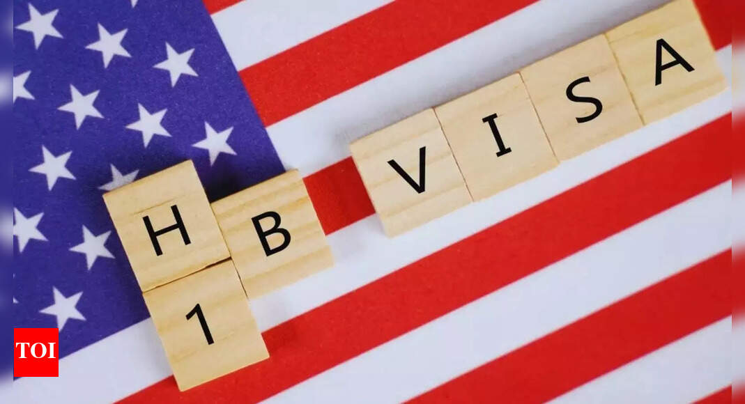 फ्लोरिडा ने उच्च शिक्षा में एच-1बी पर प्रतिबंध लगाया: गवर्नर रॉन डेसेंटिस ने पूछा, ‘हमें सार्वजनिक नीति के बारे में बात करने के लिए चीन से किसी की आवश्यकता क्यों है’ फ्लोरिडा ने उच्च शिक्षा में एच-1बी पर प्रतिबंध लगाया: गवर्नर रॉन डेसेंटिस ने पूछा, ‘हमें सार्वजनिक नीति के बारे में बात करने के लिए चीन से किसी की आवश्यकता क्यों है’