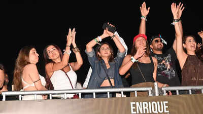 Malaika Arora, Rakul Preet Singh and Sonal Chauhan groove to Enrique Iglesias’ electrifying Mumbai concert