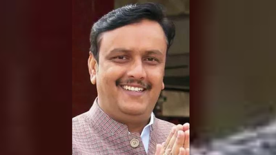 Ex-DSP shoots AAP neta in Punjab, 'on the run'