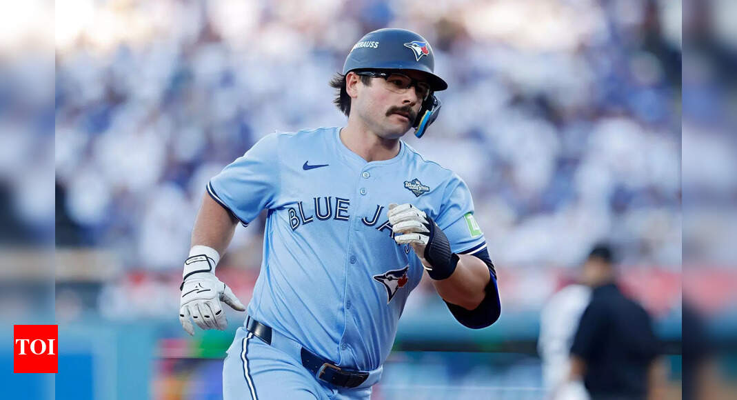Davis Schneider’s father celebrates son’s first-pitch home run in World Series Game 5 at Dodger Stadium