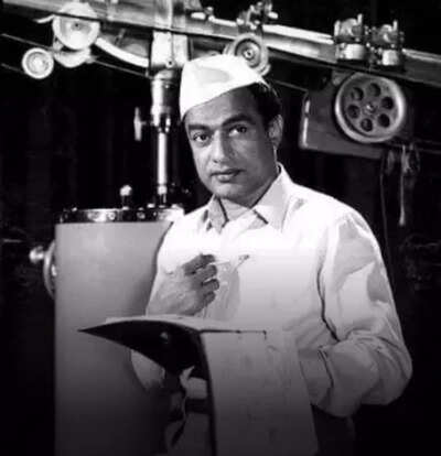 Mumbai, Oct 30 (IANS) On V. Shantaram's 35th death anniversary, veteran Bollywood actor Jackie Shroff has remembered the legendary filmmaker. Jackie Shroff remembers legendary filmmaker V. Shantaram on his 35th death anniversary