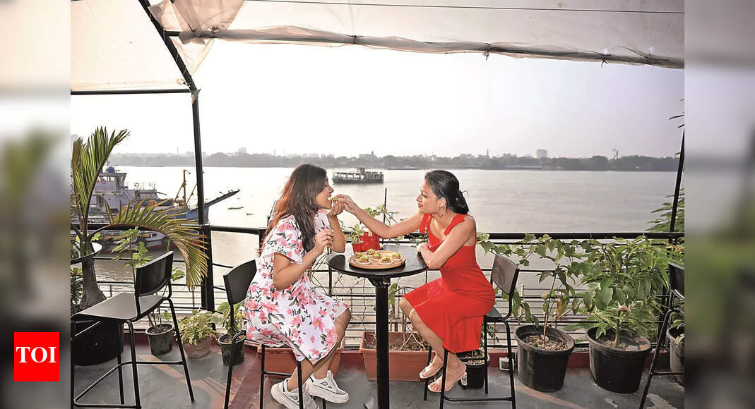 Click, sip, stroll: Spend a leisurely day by the river