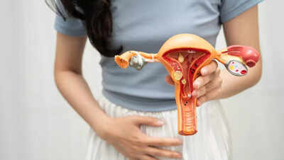 Endometrial (Uterine) cancer symptoms in women: Bleeding, pain, and other early slues