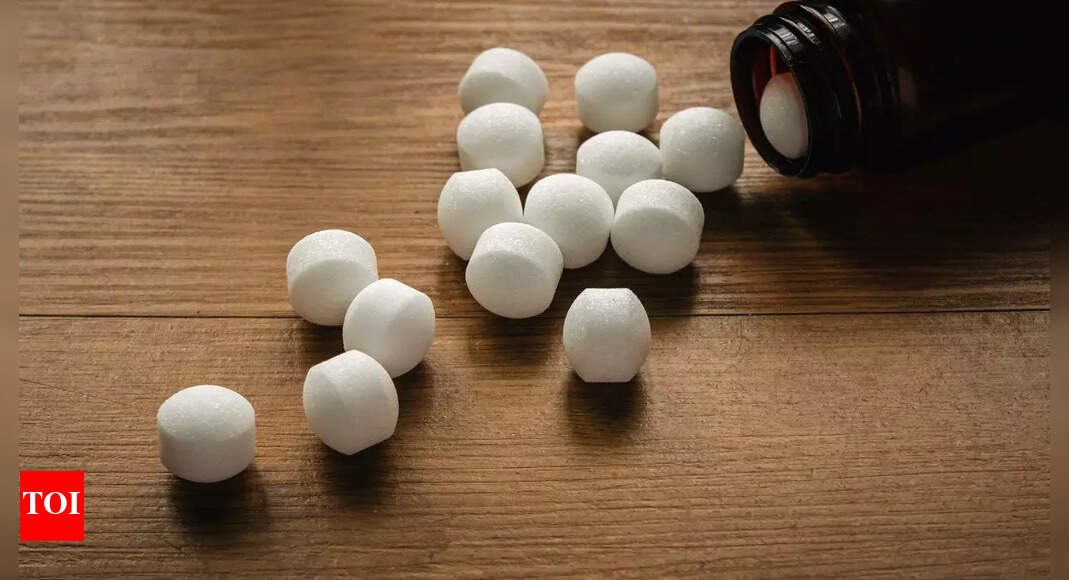 Keep your wardrobe bug-free with these 4 natural sweet-smelling naphthalene alternatives