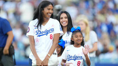 Vanessa Bryant’s family outing steals the spotlight as Los Angeles Dodgers fall short against Toronto Blue Jays in Game 5 | NBA News – The Times of India Vanessa Bryant’s family outing steals the spotlight as Los Angeles Dodgers fall short against Toronto Blue Jays in Game 5 | NBA News – The Times of India