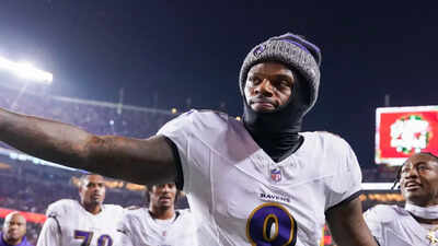 Lamar Jackson injury update. Will Lamar Jackson play tonight against the Miami Dolphins? Latest injury update on the Baltimore Ravens quarterback