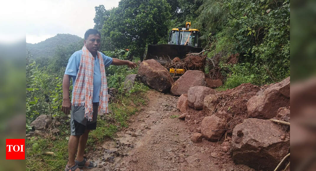 Landslides reported from 3 dists