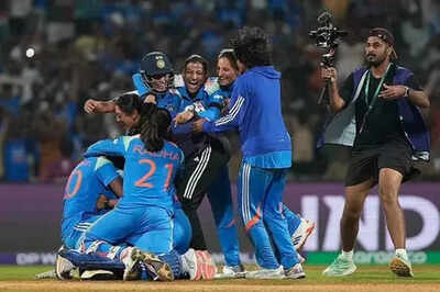 Kareena Kapoor, Rishab Shetty and others praises team India for reaching the Women's World Cup final