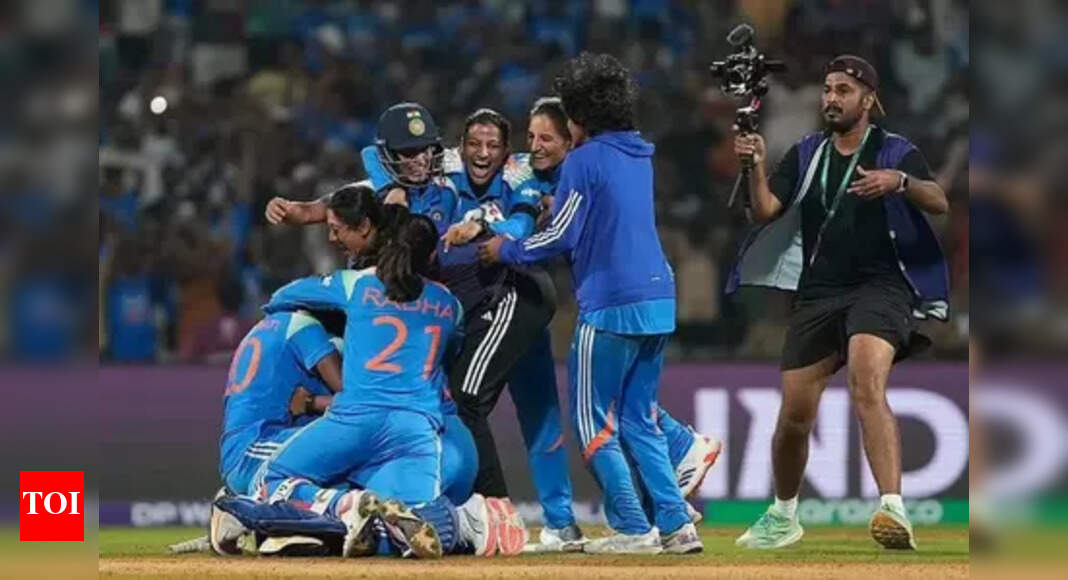 Kareena Kapoor, Rishab Shetty and others praises team India for reaching the Women's World Cup final