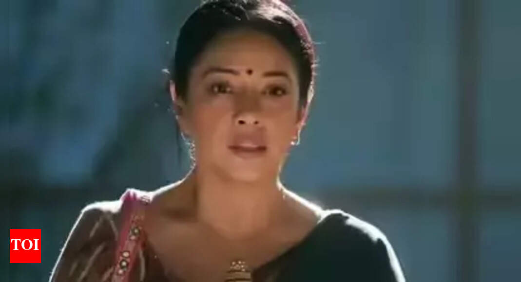 Anupamaa: Anupama leaves for Mumbai amid rising tensions at home