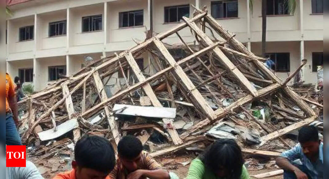 Kerala: 16 students injured as temporary gallery collapses at private college