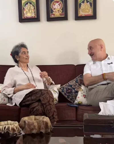 Ashoke Pandit & Anupam Kher support Satish Shah’s wife Madhu with music, memories & heartfelt positivity