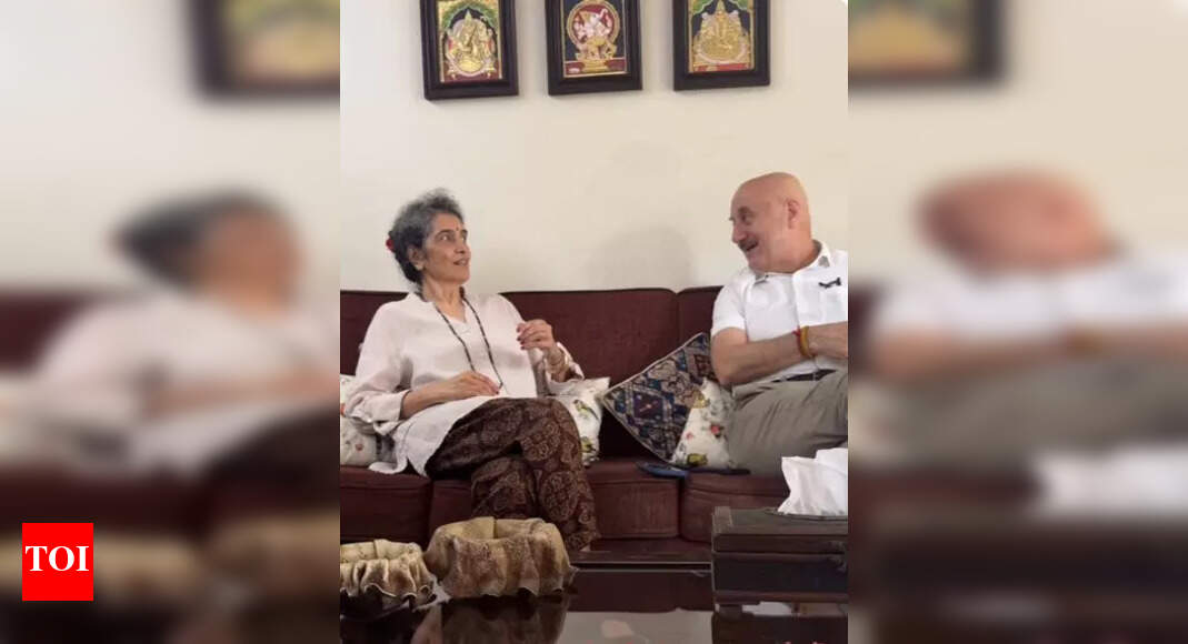 Ashoke Pandit & Anupam Kher support Satish Shah’s wife Madhu with music, memories & heartfelt positivity