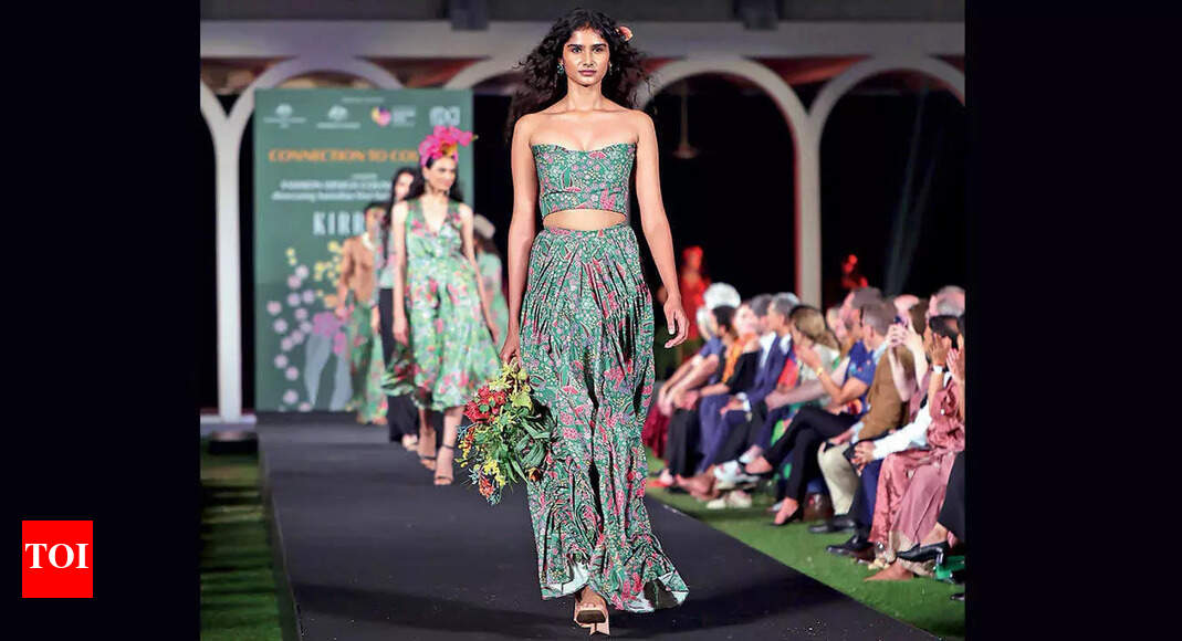 Indigenous Australian art comes alive in Delhi