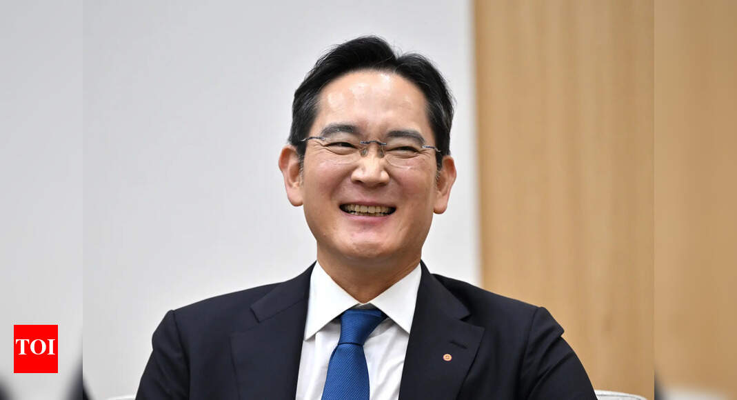 Samsung Electronics chairman jokes about iPhones to the crowd as he joins Nvidia CEO Jensen Huang on stage; says 