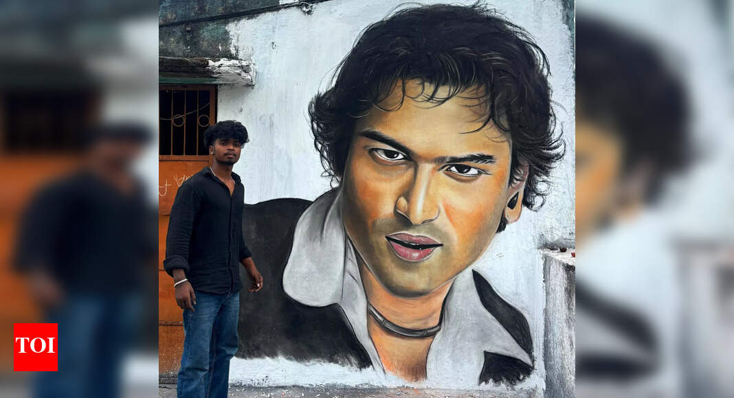 Jamshedpur Youth Pays Tribute to Zubeen Garg with Life-Sized Portrait