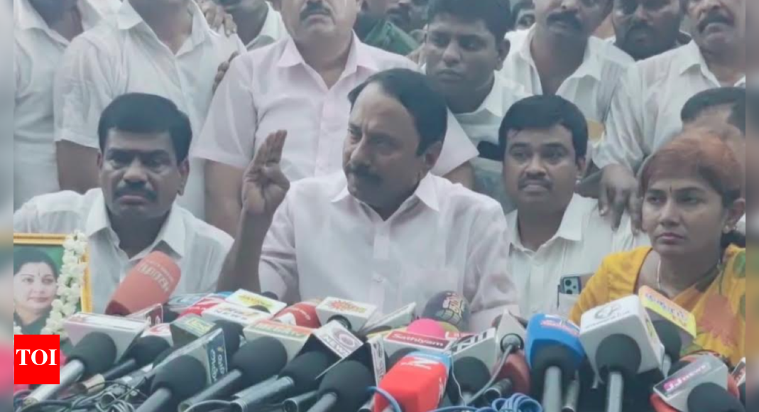 Day after ‘Pasumpon reunion’, EPS expels Sengottaiyan