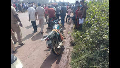 People and police personnel at the accident site in Keonjhar district on Friday  Man run over by truck
