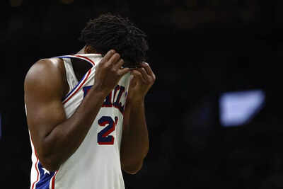 Philadelphia 76ers center Joel Embiid (21) wipes sweat from his face (Image via Imagn). Is Joel Embiid playing tonight vs Boston Celtics? Latest update on the Philadelphia 76ers star’s injury report (October 31, 2025)