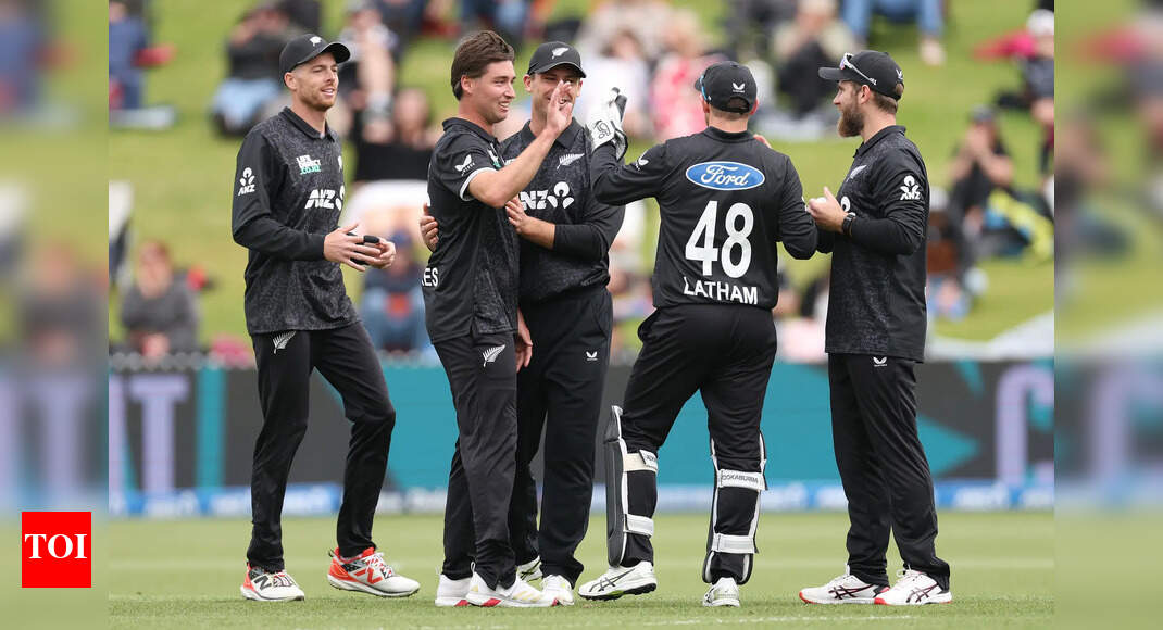 NZ vs ENG, 3rd ODI Live Score: New Zealand strike early, England in deep trouble