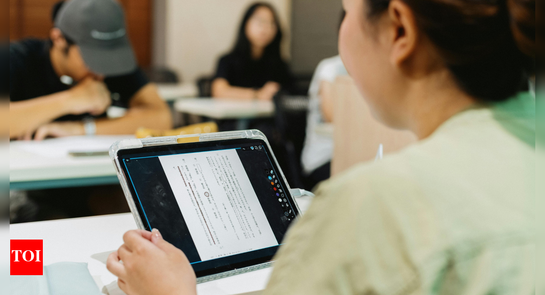 Wisconsin draws the line: New law bans cellphones in classrooms amid growing national reckoning