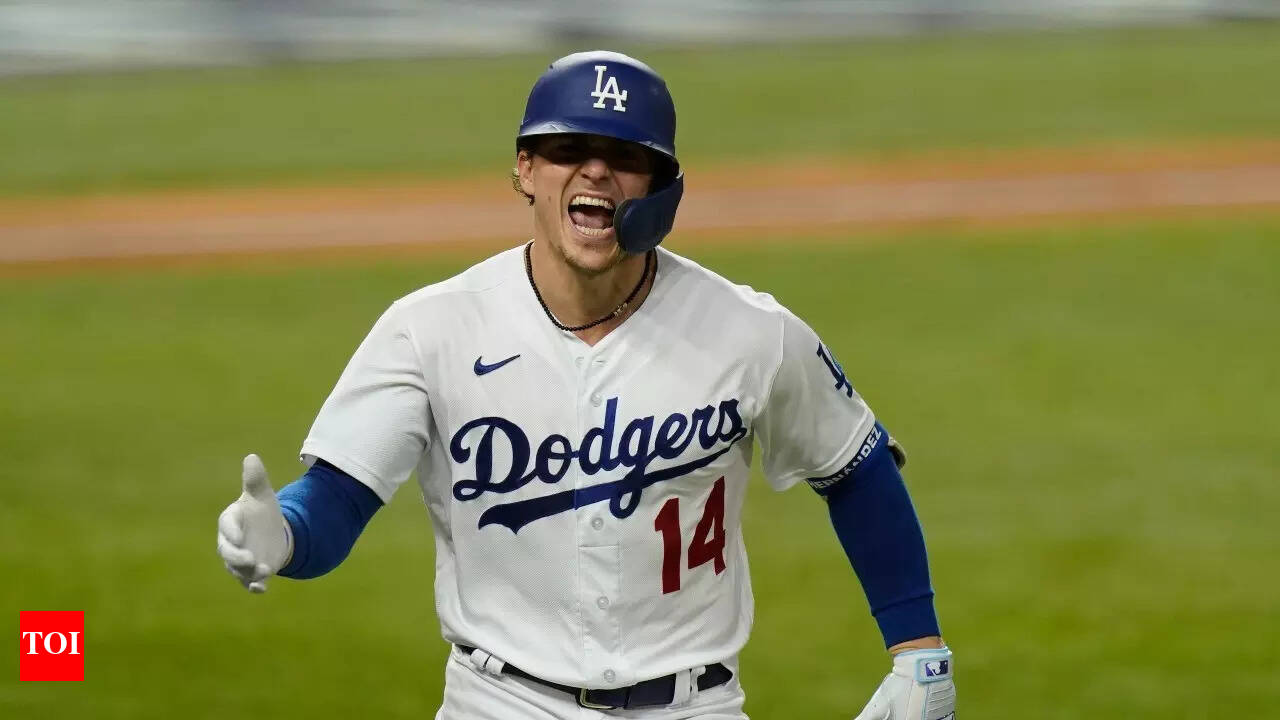 That's his second double play”: Fans go wild as Kike Hernandez's