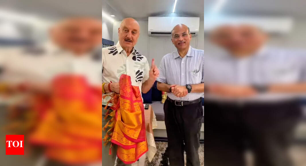 Anupam Kher announces his next with Sooraj Barjatya; Calls the director an 'Icon'