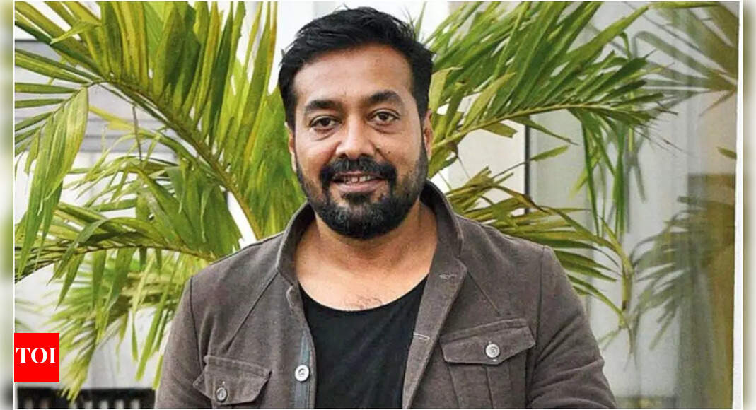Anurag Kashyap hits back at trolls labelling him as 'Nashedi'; says 'Meri aankehin baadi baadi hai'