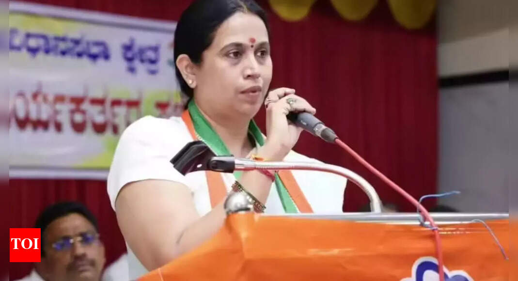 'Be role models': Laxmi Hebbalkar tells Pradeep Eshwar, Pratap Simha