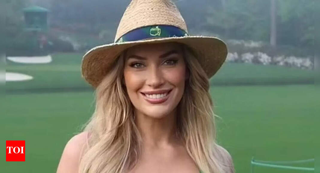 Golf influencer Paige Spiranac leaves fans speechless with red-hot Jessica Rabbit Halloween transformation