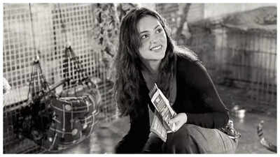 From the vibrant streets of Amritsar to the dazzling lights of Bollywood, Aneet Padda of Saiyaara fame has journeyed with grit and resolve. In a heartfelt live session, she answered questions from fans about entering the competitive film industry sans connections, passionately reminding them, 'You are the architect of your own destiny. Aneet Padda: 'You have to be your own soldier'