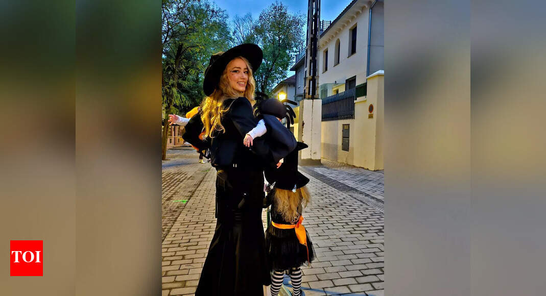 Amber Heard posts adorable Halloween pics with her 