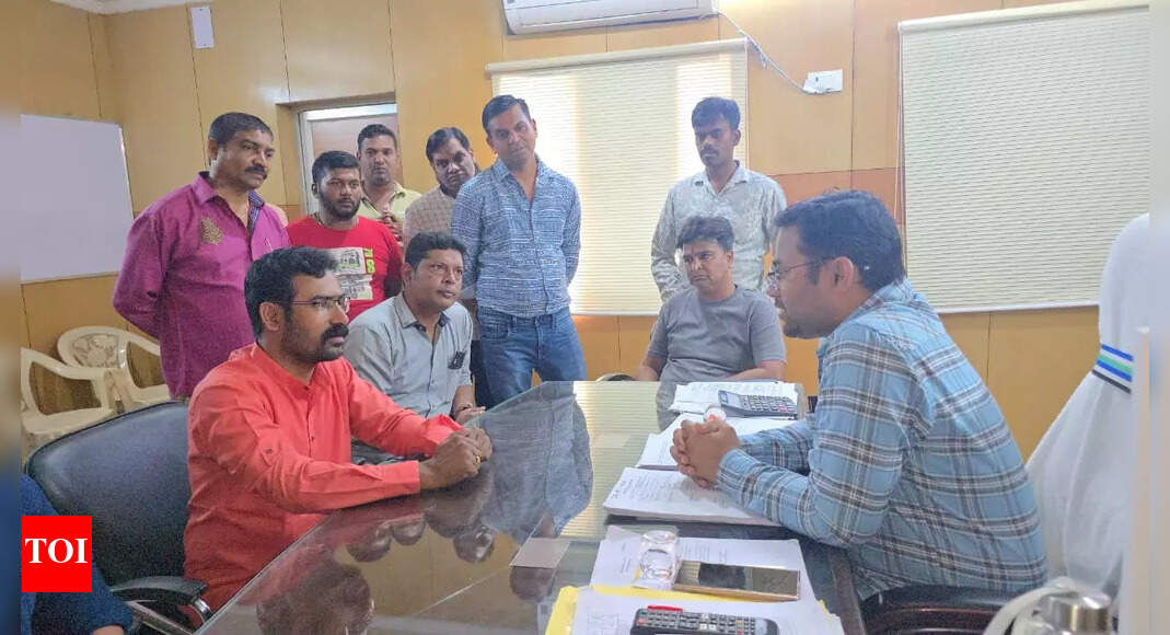 Traders protest over ‘delay’ in road widening work