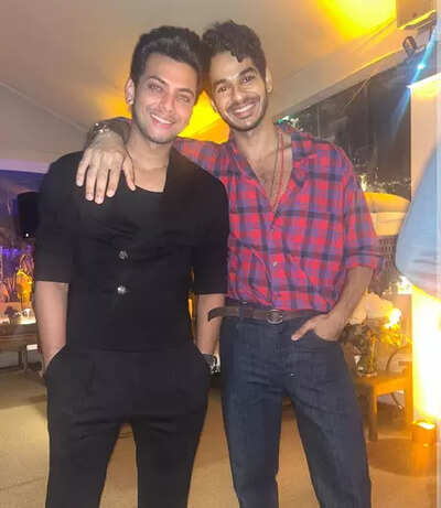 Vishal Jethwa says birthday boy Ishaan Khatter is the 'best gift he has got from Homebound'