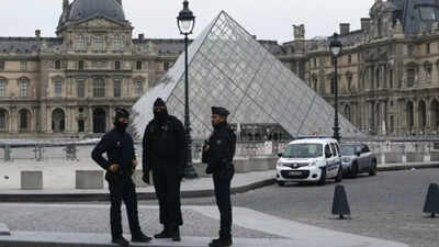  30-year-old woman charged with criminal conspiracy in Paris museum theft