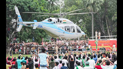 Inclement weather grounds choppers, netas take roads for campaigns in Bihar