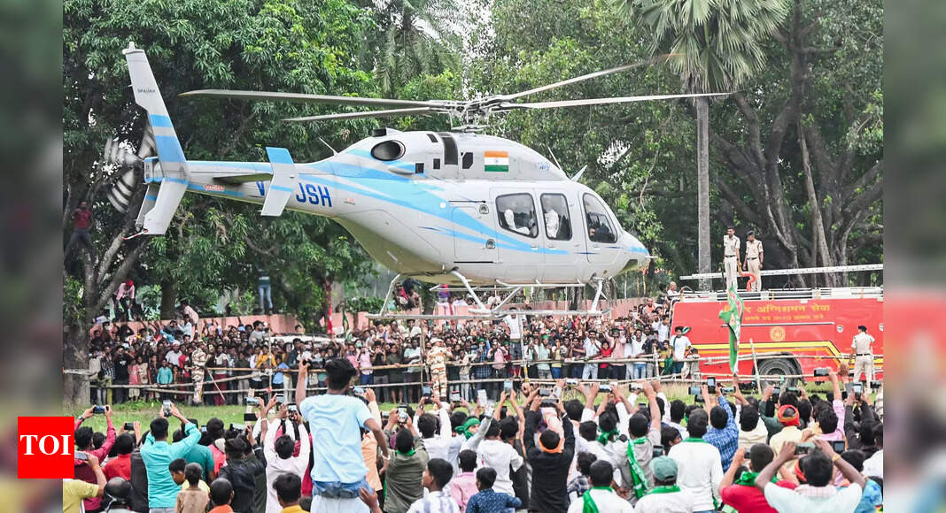 Inclement weather grounds choppers, netas take roads for campaigns in Bihar