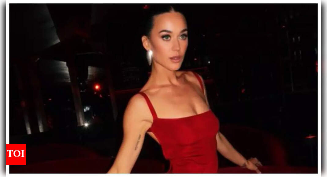 <div>Katy REJECTS fan's proposal: 'I'm dating someone' - WATCH</div>