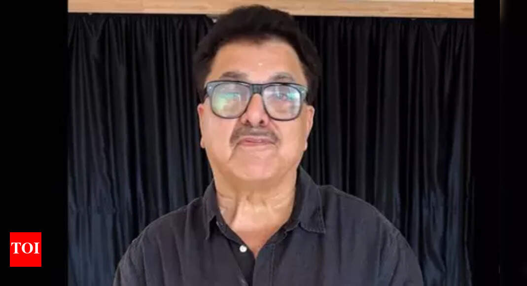 Ashoke Pandit gifts Satish Shah's fans a rare throwback video of the late actor dancing with joy