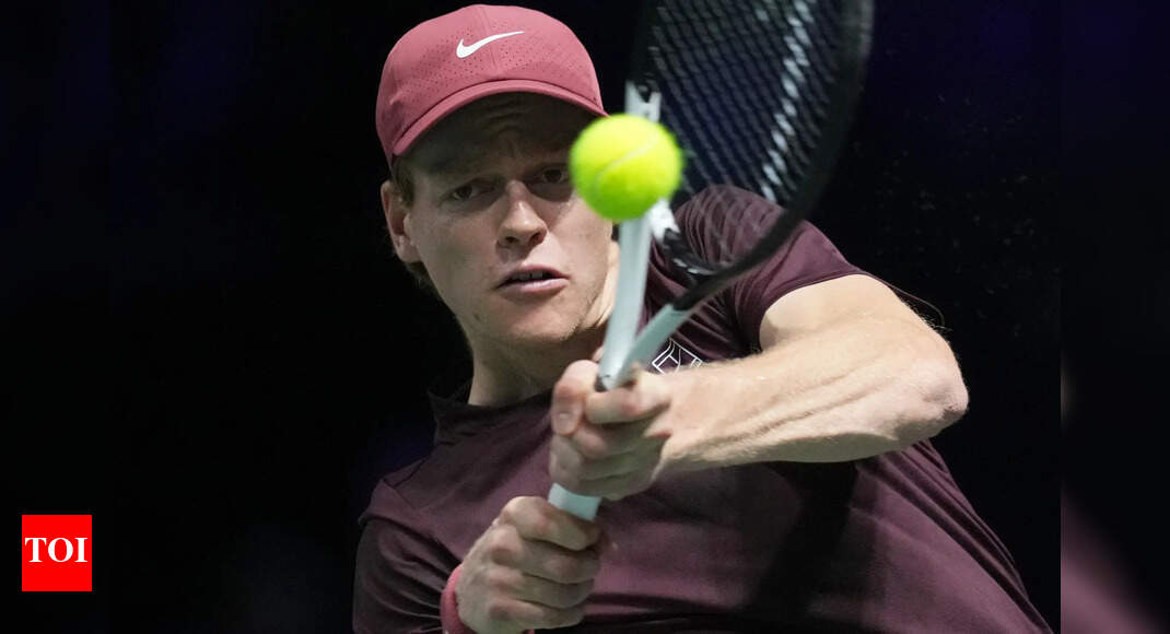 Swiatek wins WTA Finals opener; Sinner nears No. 1 spot after Zverev win