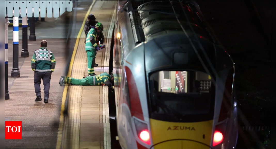 ‘People hid in toilets’: Passengers on UK train thought stabbing was Halloween prank