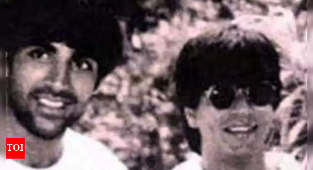 Akshay Kumar posts a witty wish for Shah Rukh Khan’s 60th birthday: ‘Shakal se 40, akal se 120'