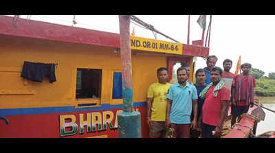 8 arrested on charges of illegal fishing