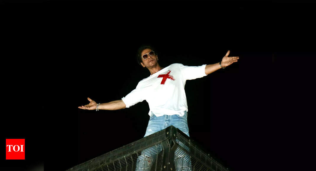 Shah Rukh Khan's fan meet at Mannat CANCELLED: Actor apologises; tells fans birthday ritual scrapped over 'safety concerns and crowd control issues'