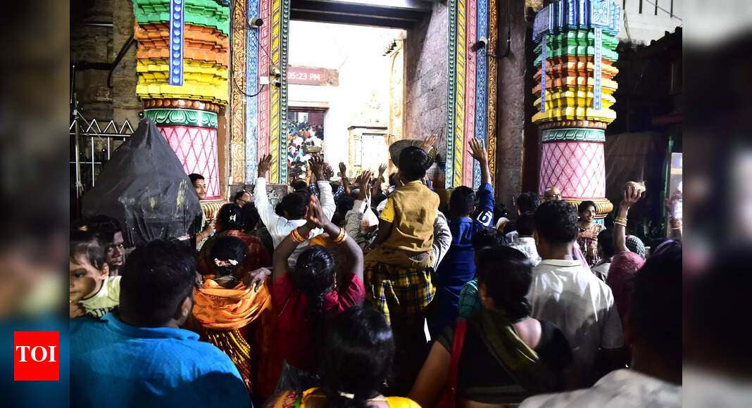 DGP rushes to Puri after crowd surge at Jagannath Temple