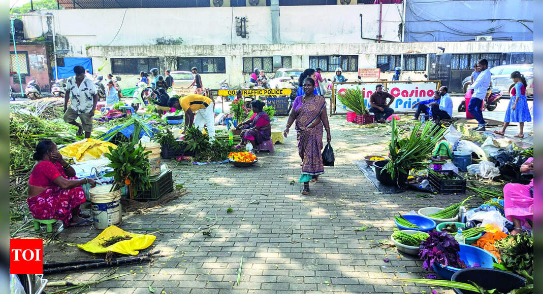 Fruit, vegetable sellers near Panaji market still await temporary shed