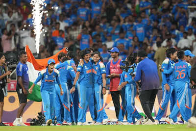  Virat Kohli, Anushka Sharma with an emotional message for Women’s World Cup champs India