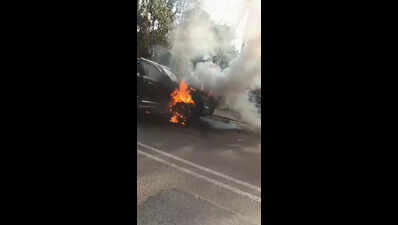 Running SUV bursts into flames in Jodhpur dist, passengers unhurt