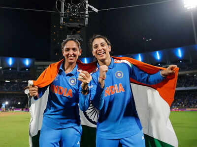  Smriti Mandhana gets emotional after India’s World Cup win - Watch